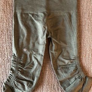 Lululemon seamless crops / size 4. (Olive & Navy)